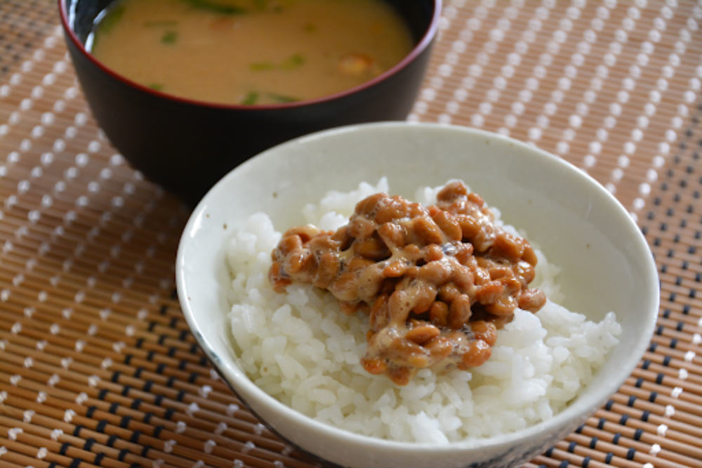 納豆かけご飯とお味噌汁