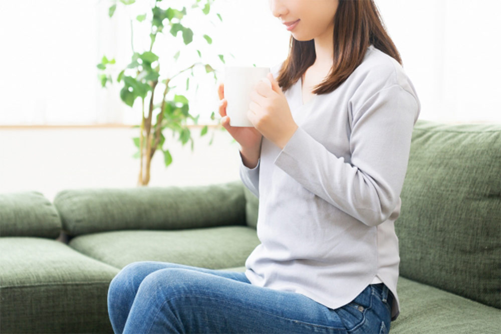 酵素ドリンクを飲む人