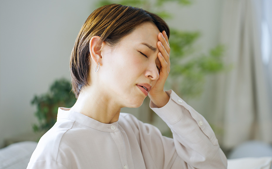 体調が優れない様子の女性